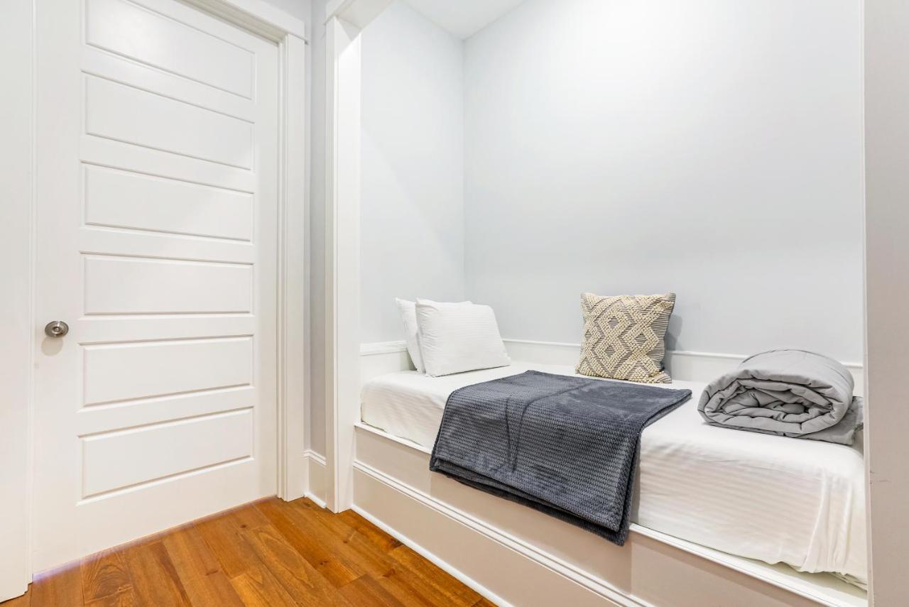 Hosteeva Chic Urban Retreat W Pool Steps To St Charles Ave And Near Bourbon St Apartment New Orleans Exterior photo