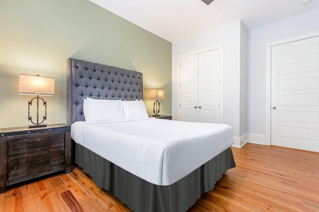Hosteeva Chic Urban Retreat W Pool Steps To St Charles Ave And Near Bourbon St Apartment New Orleans Exterior photo